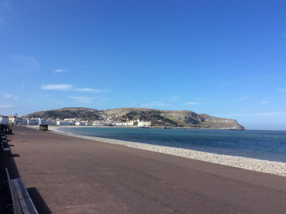 Bed and Breakfast Frosty Towers Llandudno Exteriér fotografie